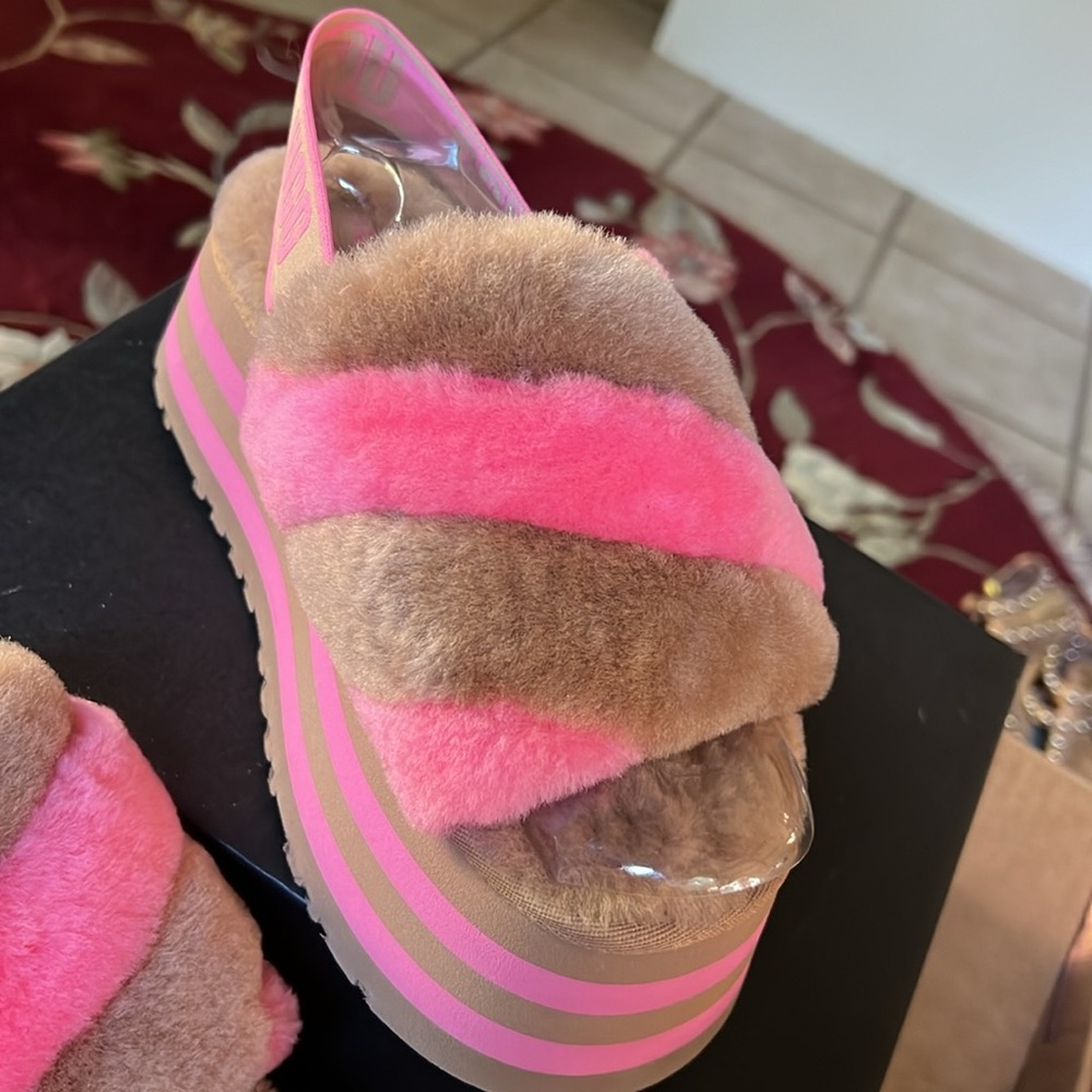 UGG Disco Stripe Slide in Pink and Tan Sz 7 - Picture 3 of 10